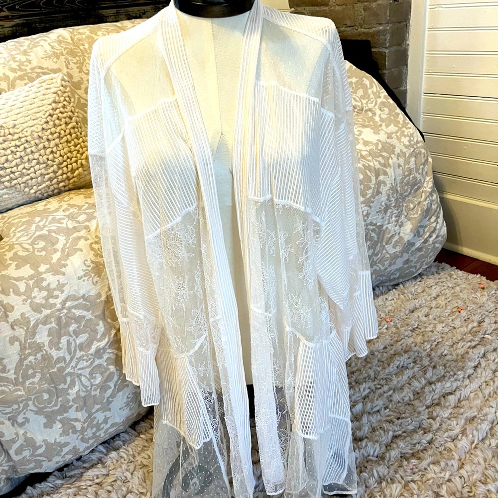 Victoria’s Secret cream robe M/L